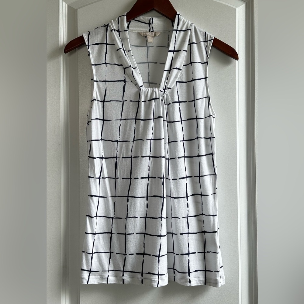 Banana Republic Sleeveless Top, V-Neck with Twist Detail, White/Blue, Me…